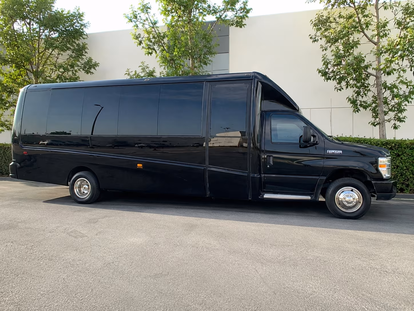 concert night bus rentals for bar crawls and multi venue evenings in springfield